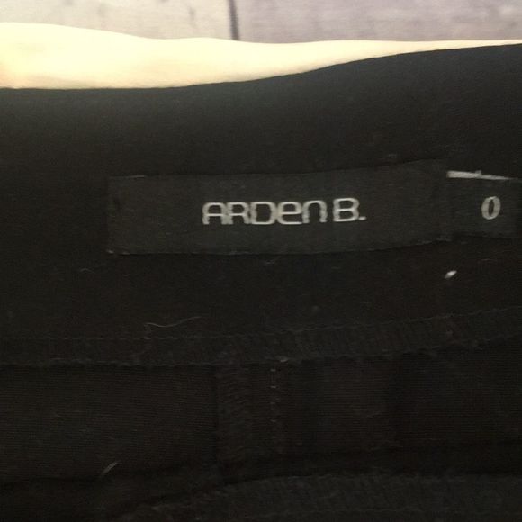 Arden B, Black Knee-Length Skirt w/White Stitching and Silk Ribbon Belt - Size 0 - Picture 10 of 11